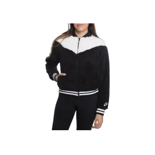 nike Куртки и Пальто Женские Черные