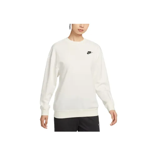 Nike Sportswear Club Стандартная футболка женская