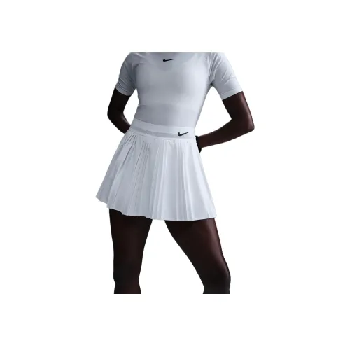 nike Повседневные короткие юбки Женские Белые