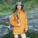 Светло-желтый