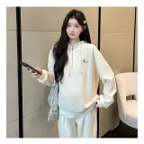 Бежево-желтый