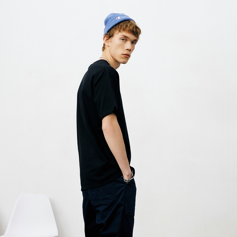 Champion T-Shirt Американская версия Унисекс Черный — фото 3