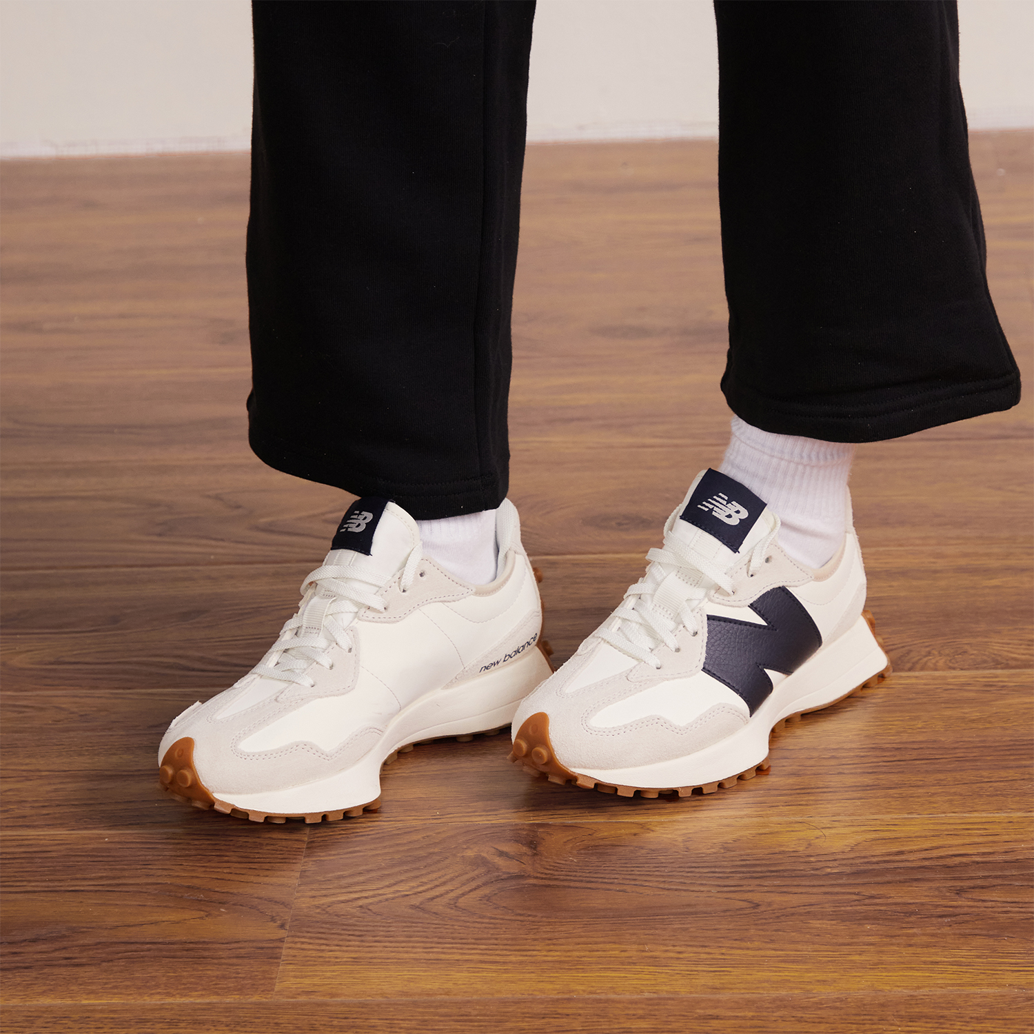 New Balance NB 327 Кожаные Низкие Кроссовки Повседневные Городские Кроссовки для Коммутации и Бегу Женские Серый Белый