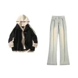 Чёрная куртка + жёлтые джинсы цвета глины