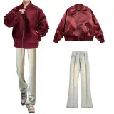 Бургундская куртка + желтые грязные джинсы