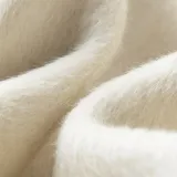 Молочно-белый
