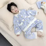 Blue Men's Two-Piece Suit  
Синий мужской двухкомпонентный костюм