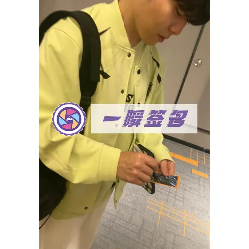 Instant Signature LOL Rookie Подписанный Включает Сертификат и Сертифицированные Карточки 1 Размер